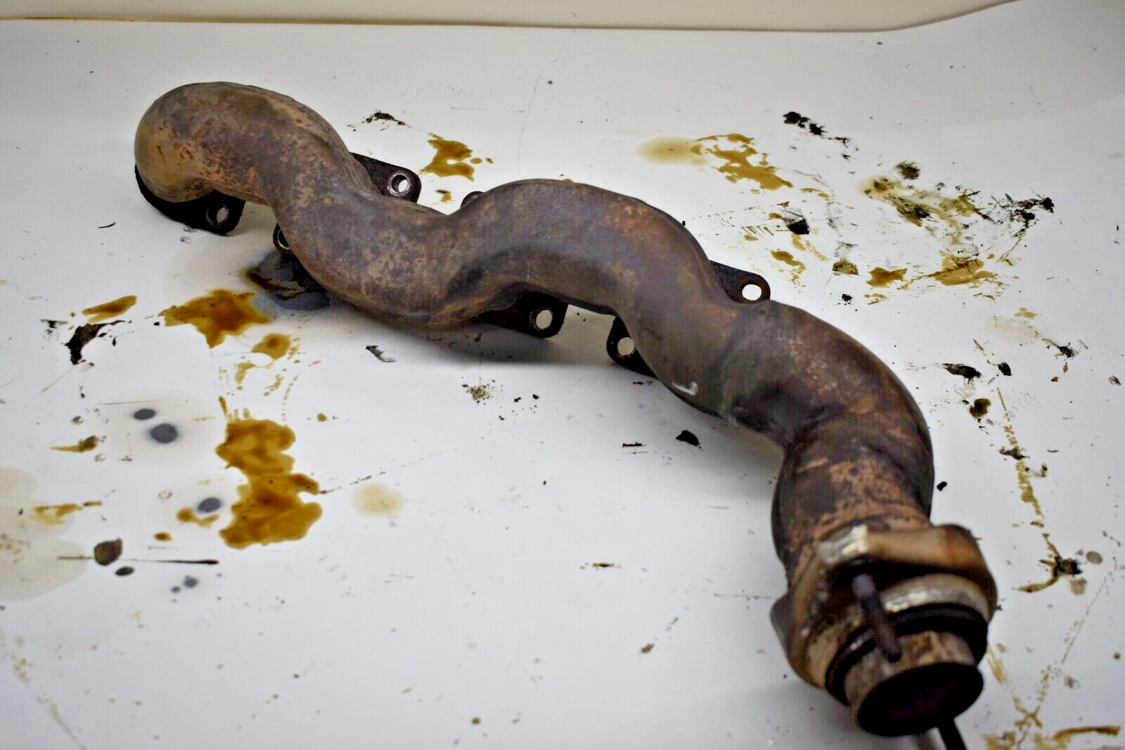 2003 BMW X5 4.4i Left exhaust manifold 11627525077