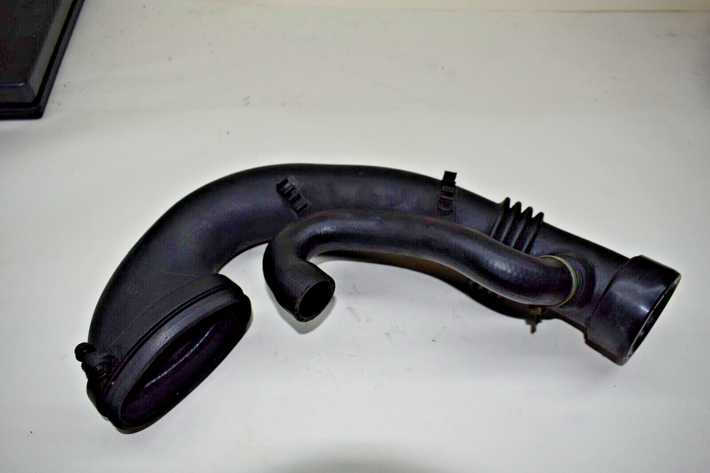 BMW 3 Series E46 330D Filtered Air Pipe Hose 13717786013